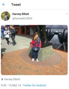O Elliott έξω από το Anfield πριν 5 χρόνια!