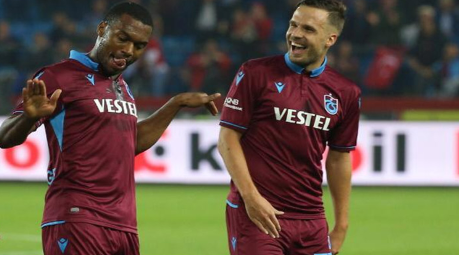 Ο Daniel Sturridge πανηγυρίζει με το γνωστό του χορό το πρώτο του γκολ με τη φανέλα της Trabzonspor.