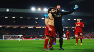 Mo Salah και Alisson Becker μετά το 2-0 του Αιγύπτιου κόντρα στην Manchester United.
