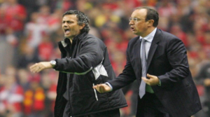 Rafa Benitez και Jose Mourinho την εποχή της αντιπαλότητάς τους στους πάγκους των Liverpool και Chelsea.