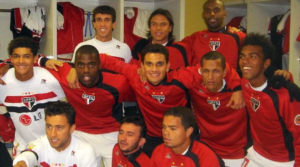 O Flavio Donizete (κάτω δεξιά) με τους συμπαίκτες του στην ομάδα της Sao Paolo πού κέρδισε τη Liverpool το 2005.