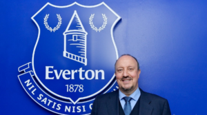 Στήριξε τον Benitez o Kenny Dalglish, μετά την απόφασή του να δεχτεί τη θέση του προπονητή της Everton.