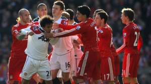 O Rafael σε "τσαμπουκά" με παίκτες της Liverpool.